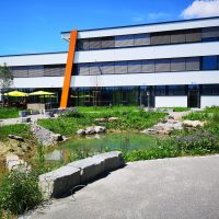 IHSE Firmensitz mit Biotop